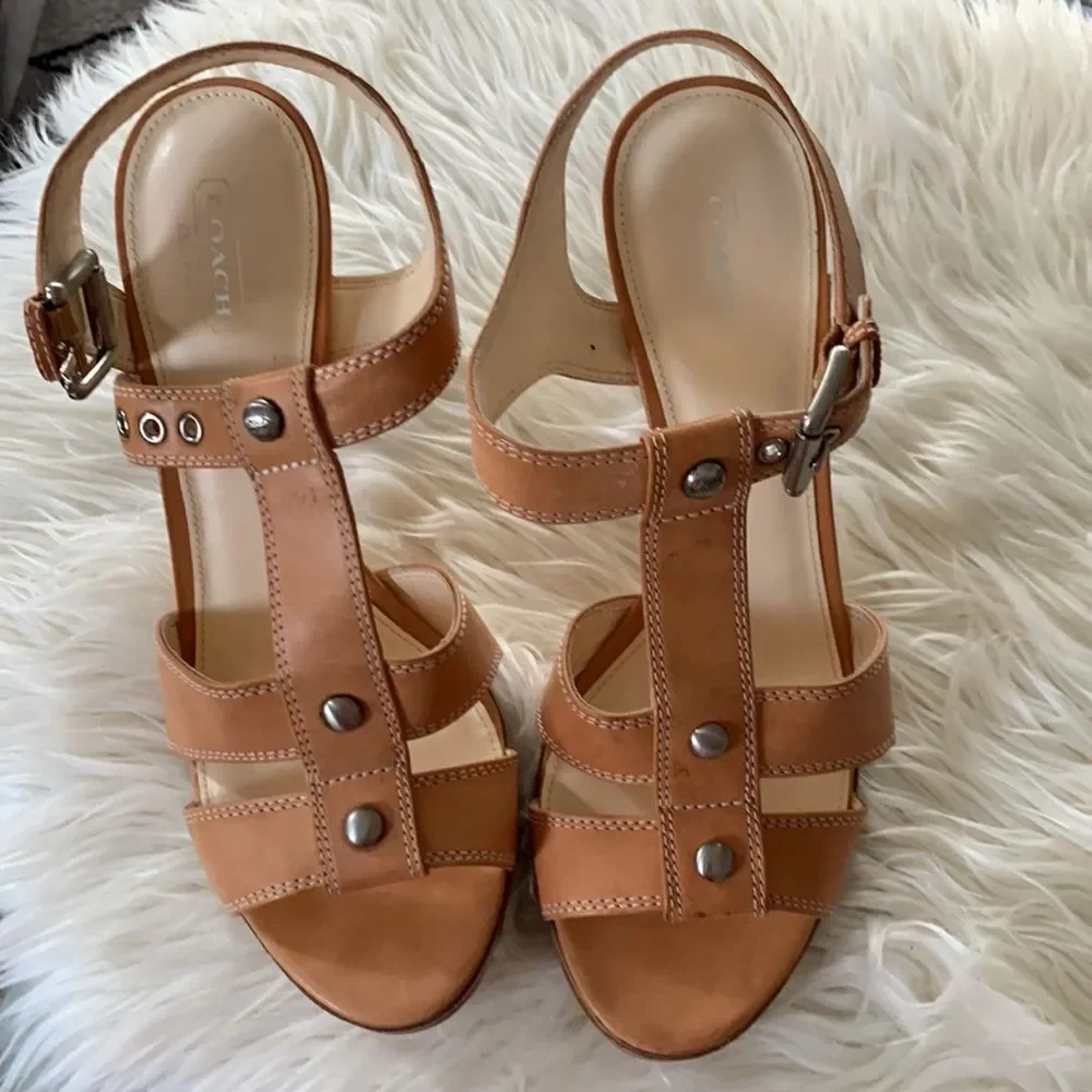 NIB Stacked Heel Tan Coach Sandals - Picture 2 of 12
